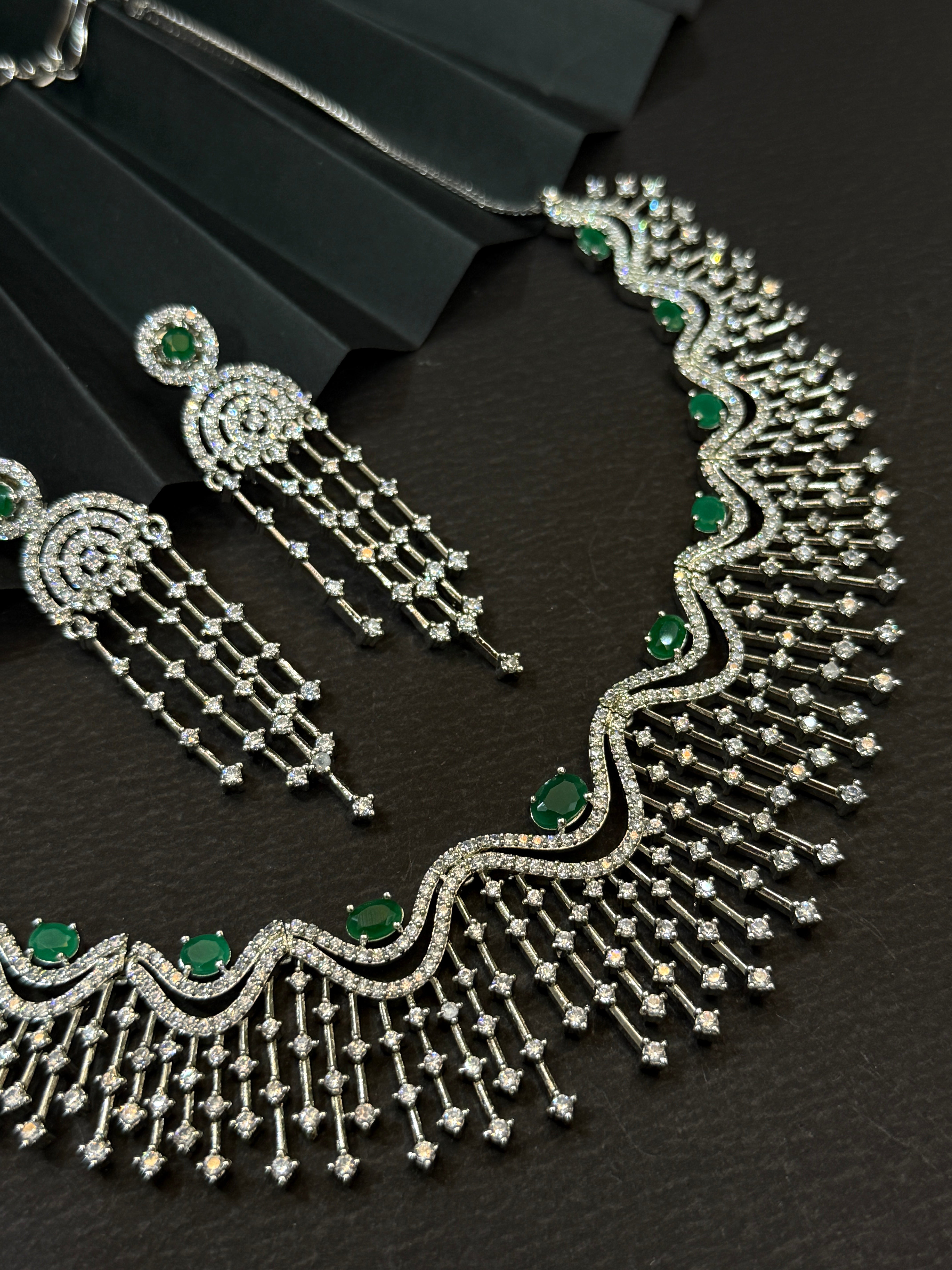 Emerald Elegance Diamond Choker Set